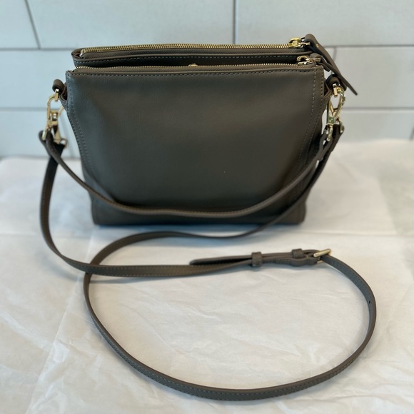 Quince Italian leather triple compartment handbag, detachable straps. Taupe/mink - Picture 3 of 9